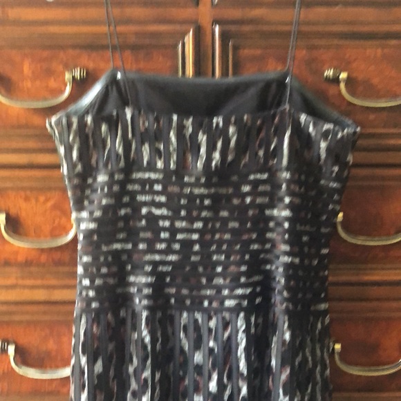 Great party dress with separate shawl. - Picture 5 of 10